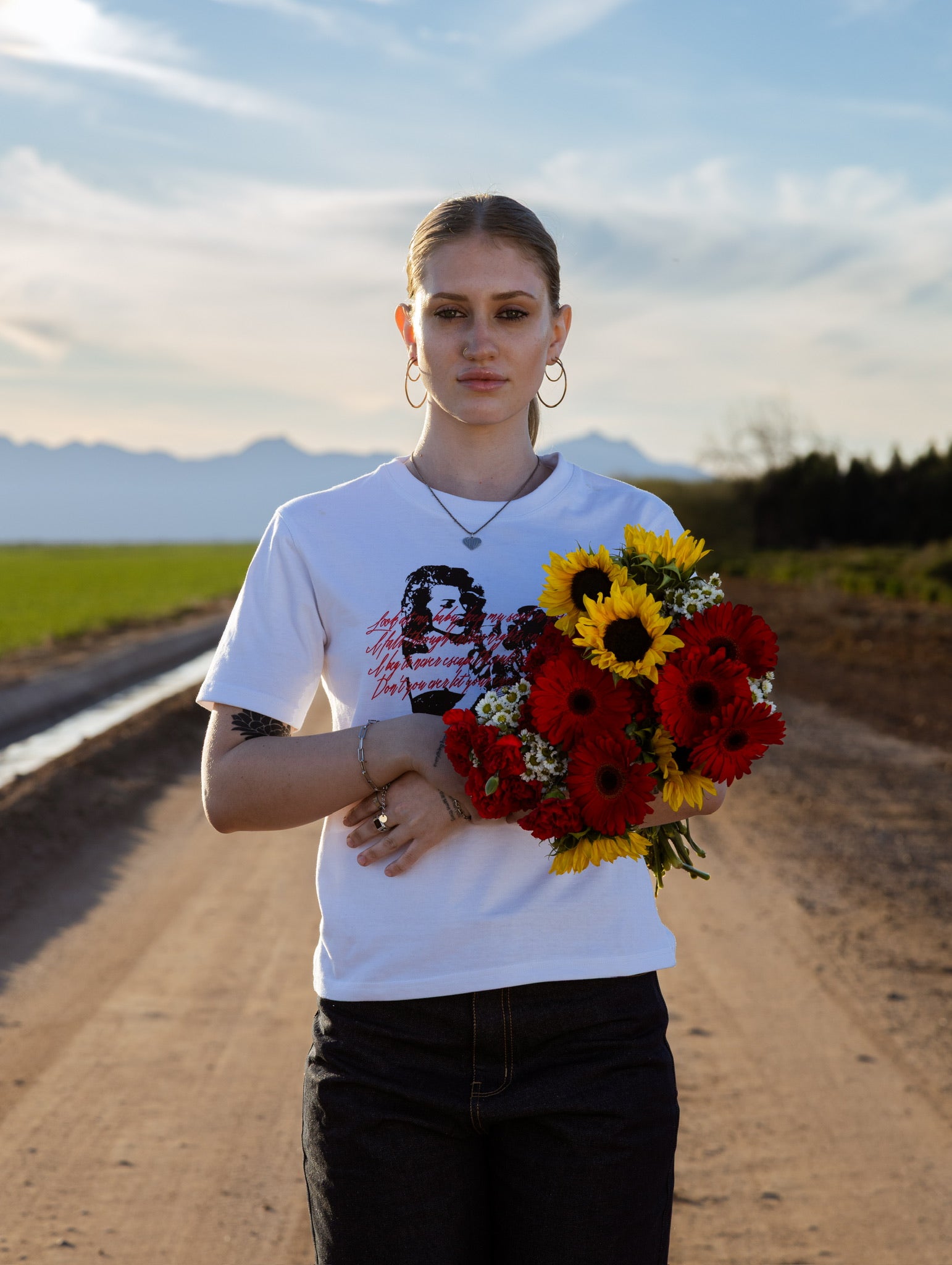 Eye Contact Tailored Tee - HeartnsoulJJ 