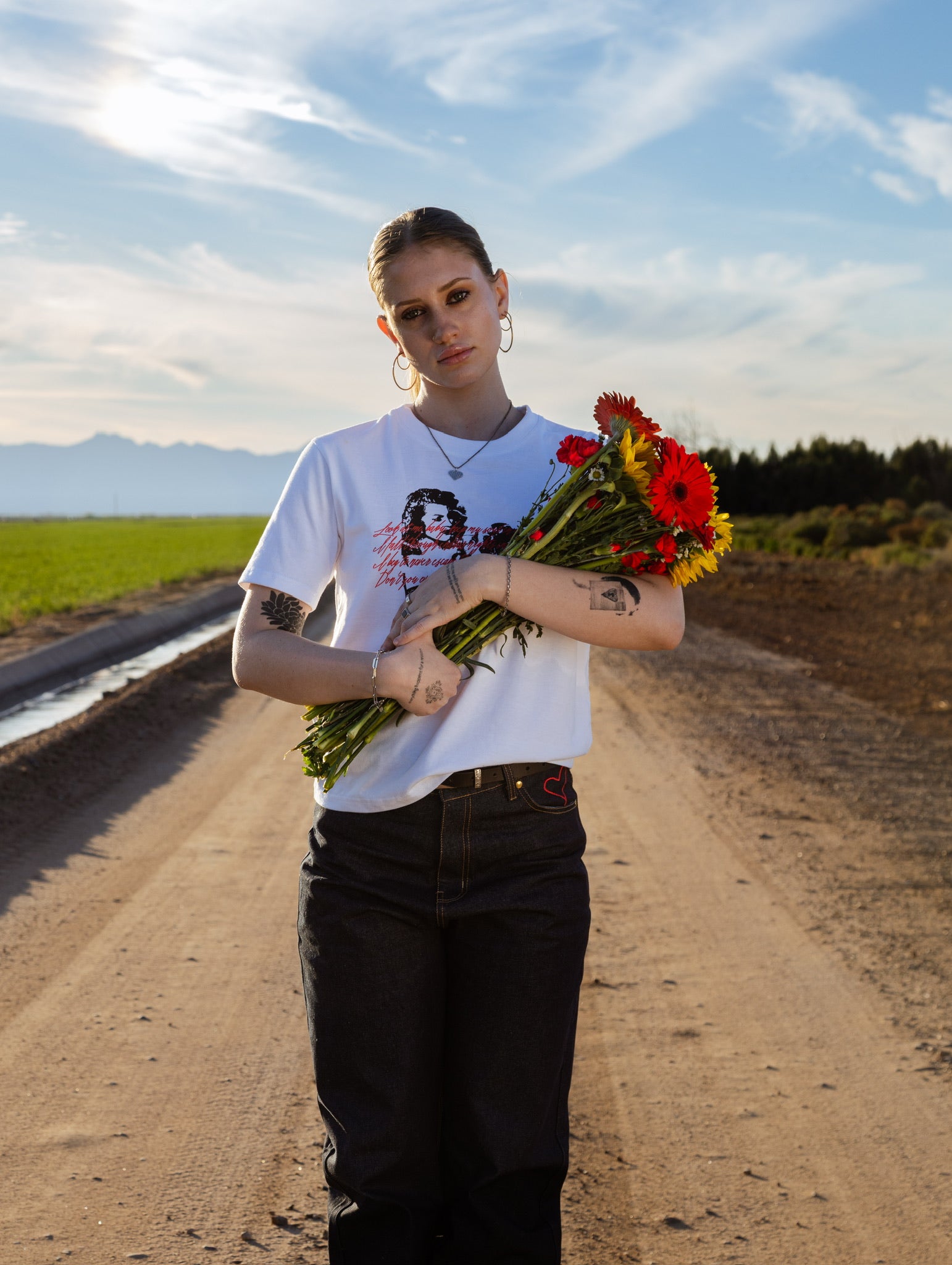 Eye Contact Tailored Tee - HeartnsoulJJ 