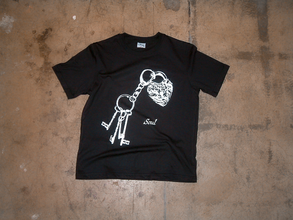Heart Locket Tailored Tee - HeartnsoulJJ 